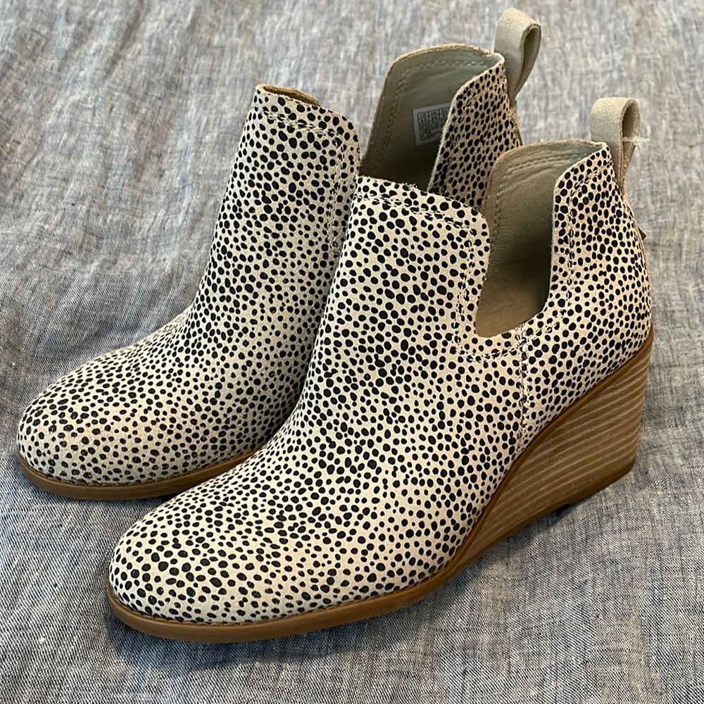 TOMS Macadamia Mini Cheetah Printed Suede Kallie Wedge Bootie